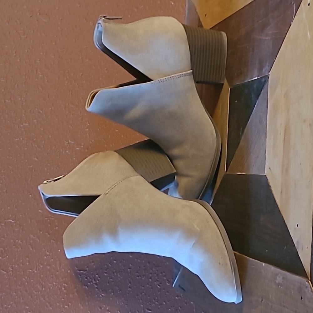 SO Barb Ankle V cut booties